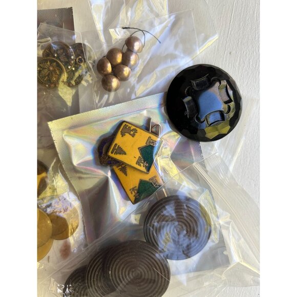 Mixed Button Drawer Misc - Lot Multiple Colors, Sizes, Metal, Plastic, Crystals, - Picture 6 of 7